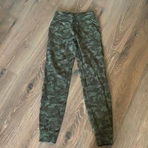 LuLuLemon Joggers, Size 4